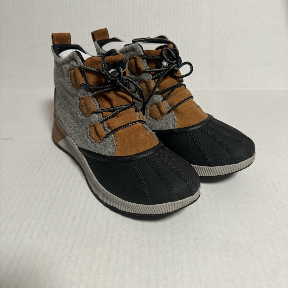 Sorel Out N About III WP Camel Brown, Black Waterproof Boots Women’s US 11